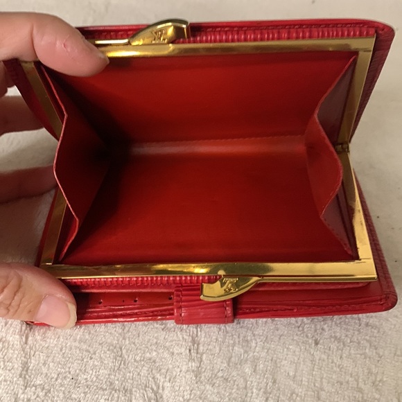 Authentic Louis Vuitton red epi kisslock wallet with gold hardware - Picture 5 of 12